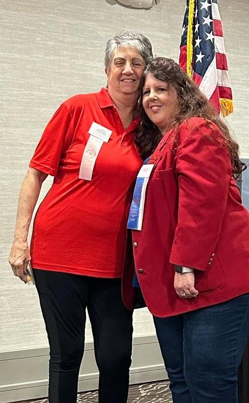 LAHVVFA 5-yr Director Heidi Wheelock (r) with LAPCVFA Past Pres. Mary Delaney